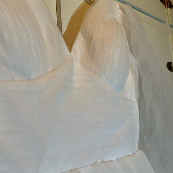 New Tulle Wedding Gown - Picture 12 of 14